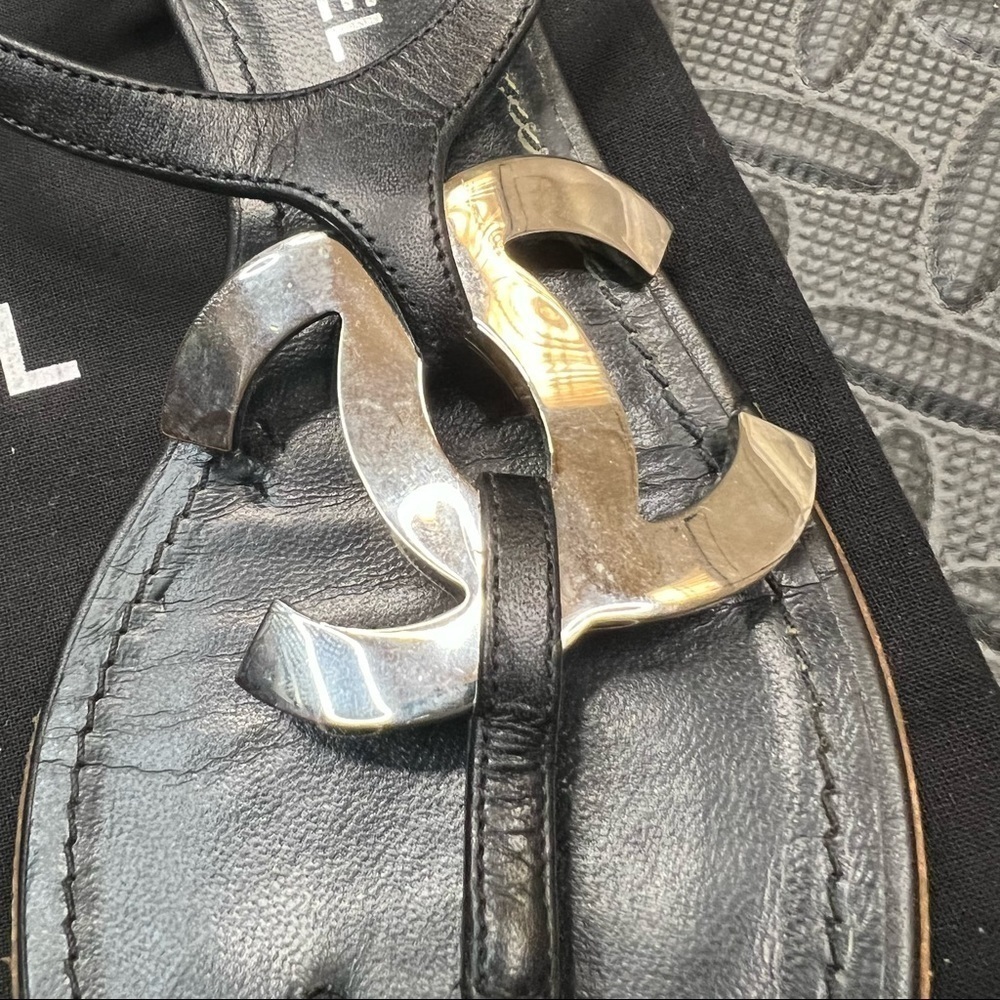 Chanel | Logo sandals - Picture 6 of 13